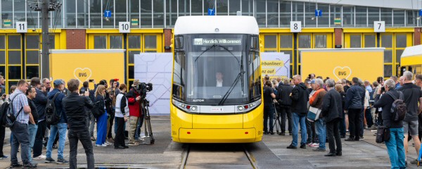 Berlin: BVG präsentiert erste 50 Meter lange Tram