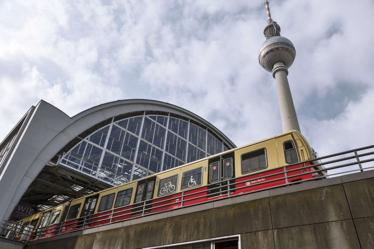 S-Bahn Berlin Baureihe ET 481 am Alexanderplatz