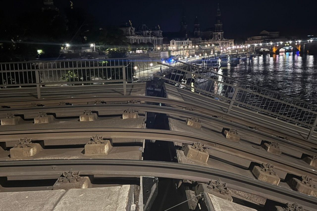 Eingestürzte Carolabrücke in Dresden in der Nacht zum 11.09.2024