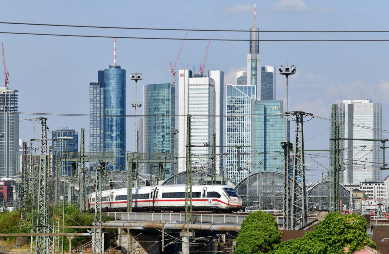 Frankfurt Main Hbf mit ICE 4