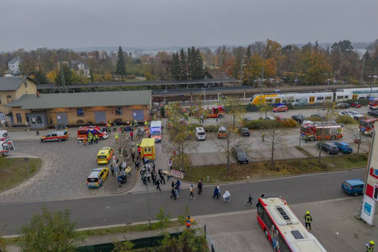 Werders Feuerwehr übt Ernstfall am Bahnhof