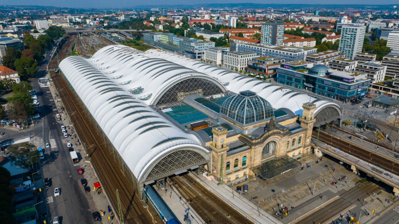 Dresden Hauptbahnhof nach der Erneuerung des Hallendachs