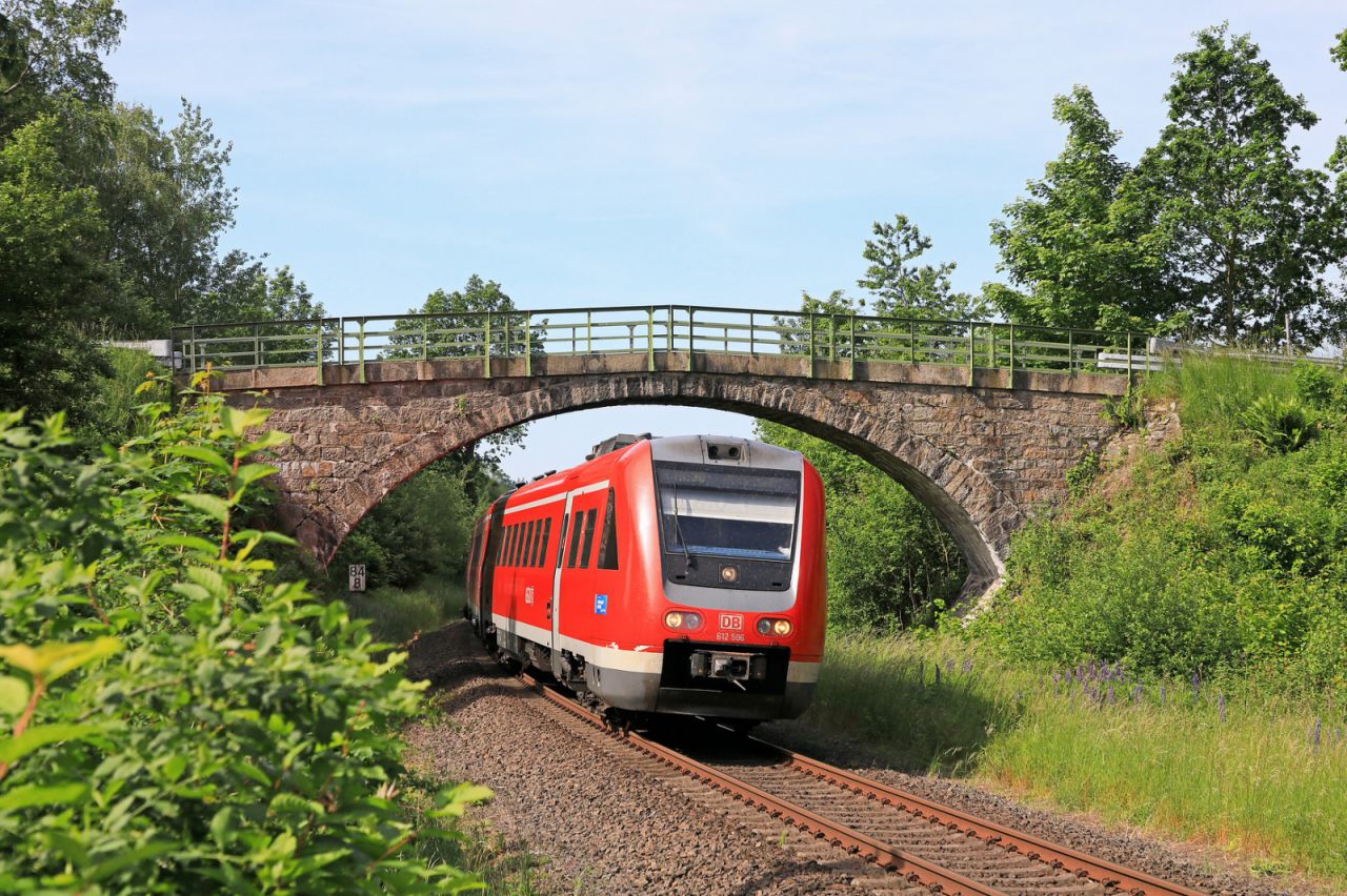 DB Regio mit Triebwagen der Baureihe 612