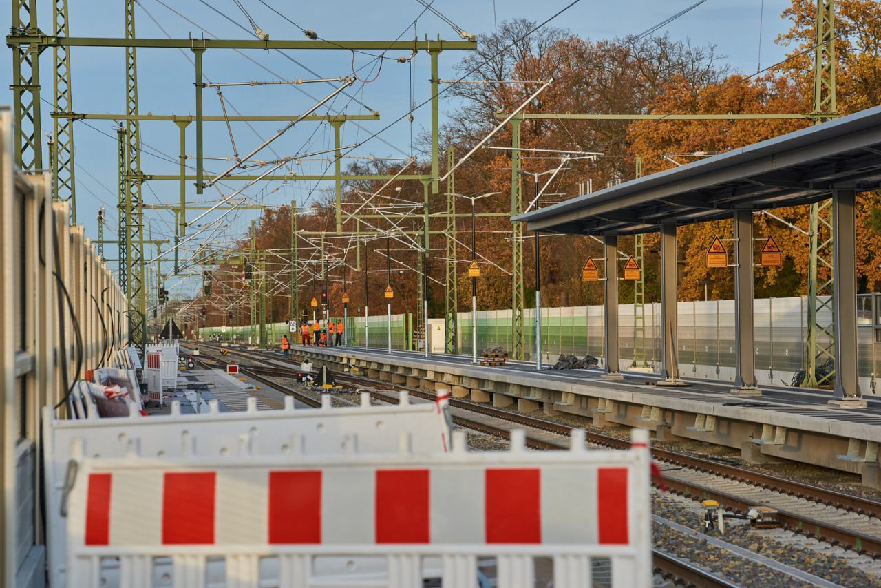 Riedbahn in der Fertigstellungsphase