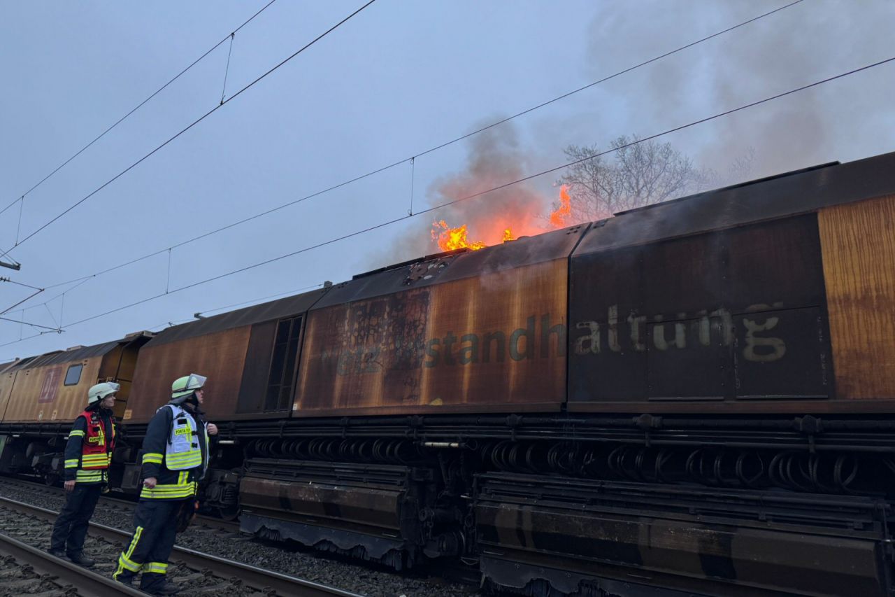 Brand eines Bauzugs bei Porta Westfalica