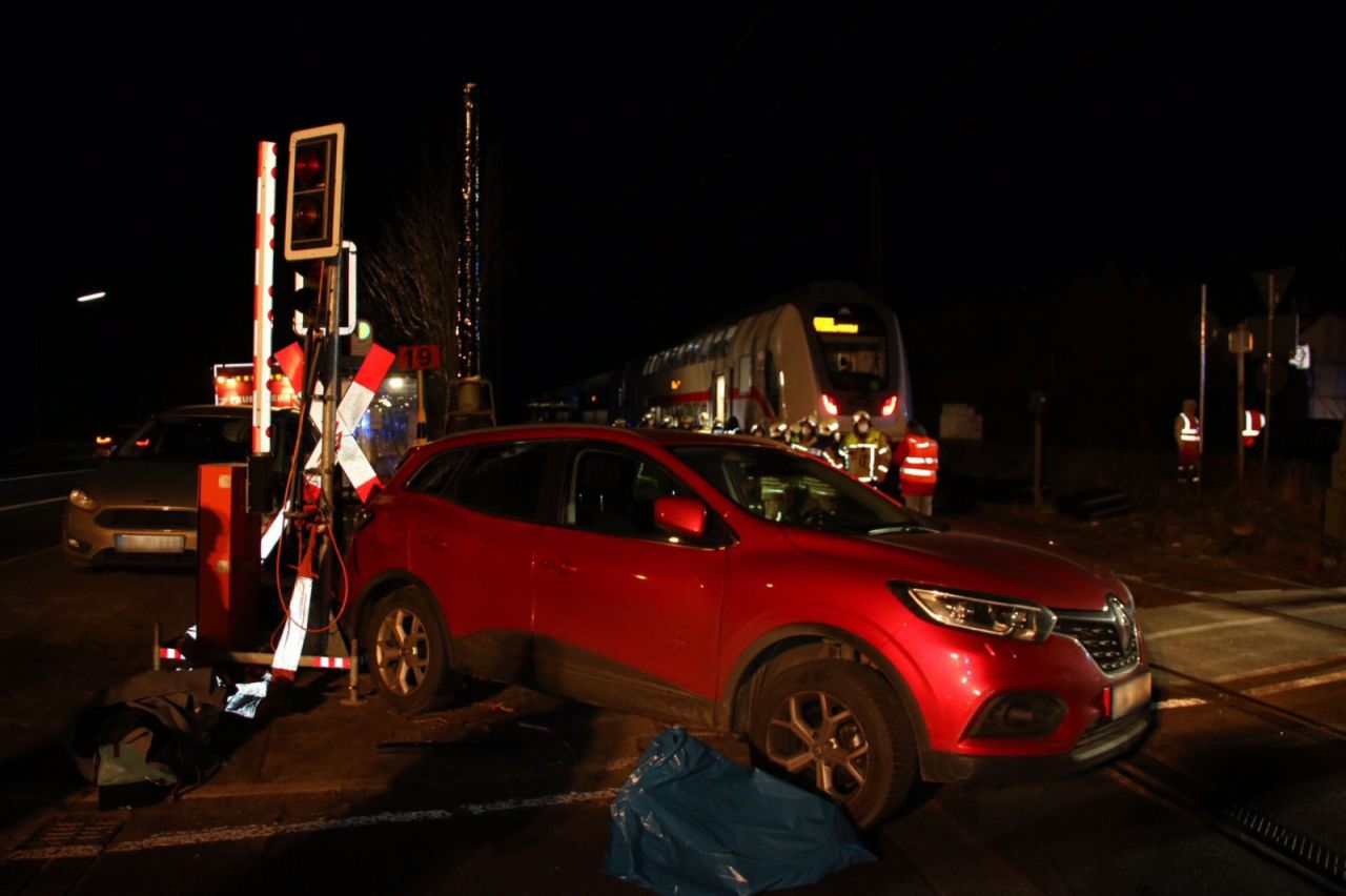 Kollision an Bahnübergang in Nachrodt-Wiblingwerde