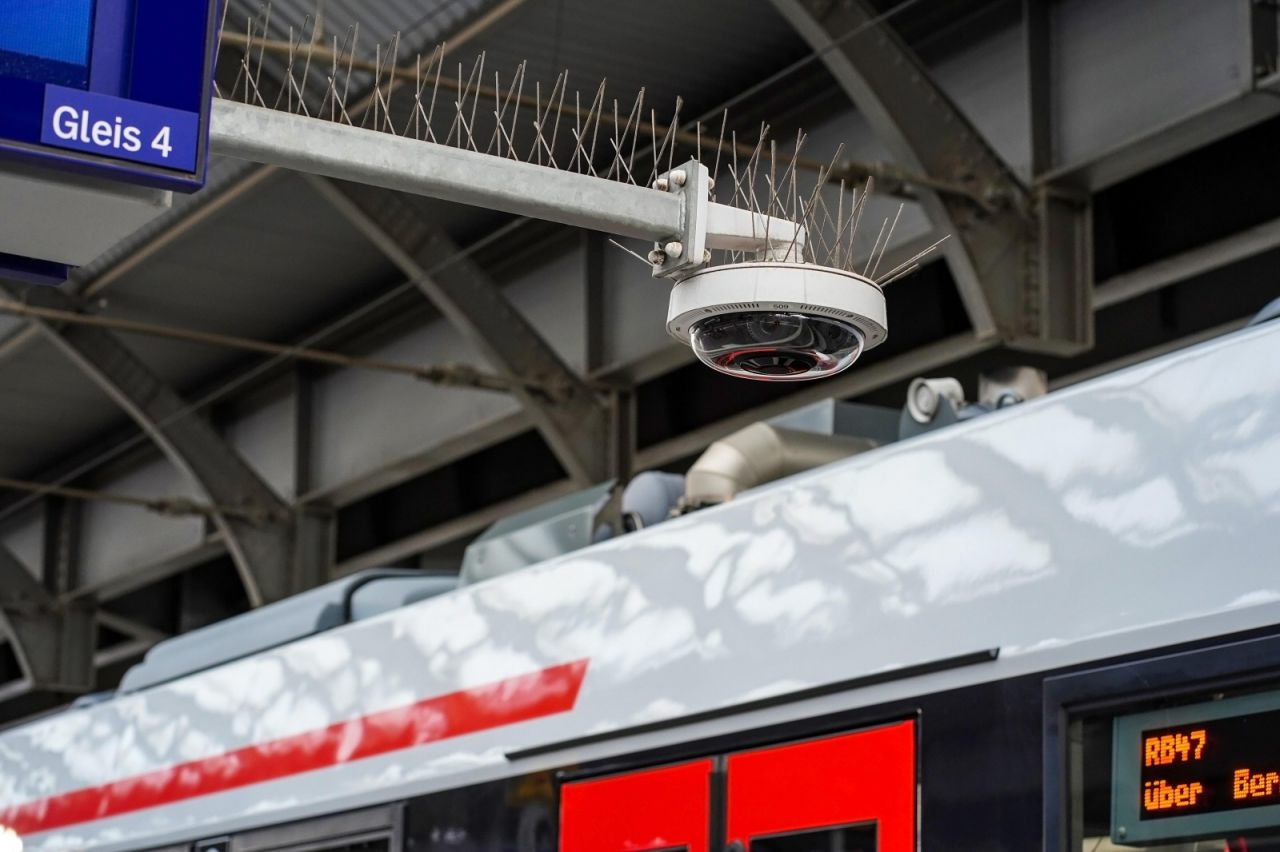 Bahn baut Videotechnik aus: Multisensor-Kamera in Halle (Saale) Hbf