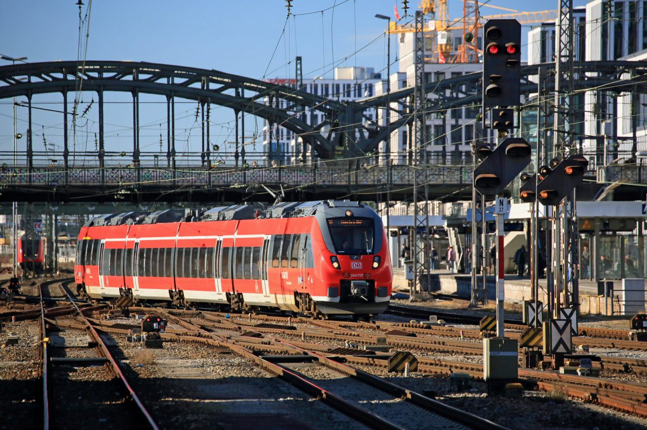 Talent 2 auf Gleisanlagen vor dem Münchner Hbf