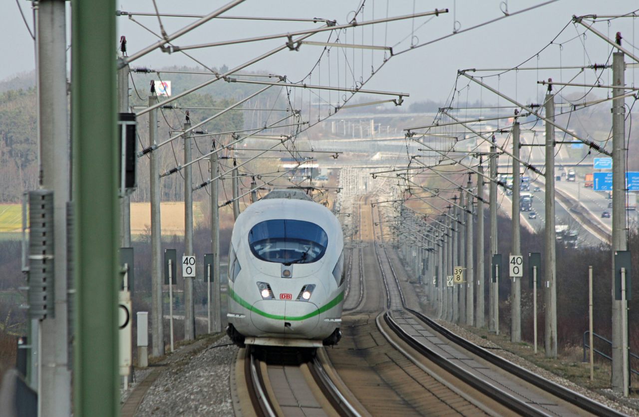 DB Fernverkehr mit ICE 3 unterwegs auf der NIM