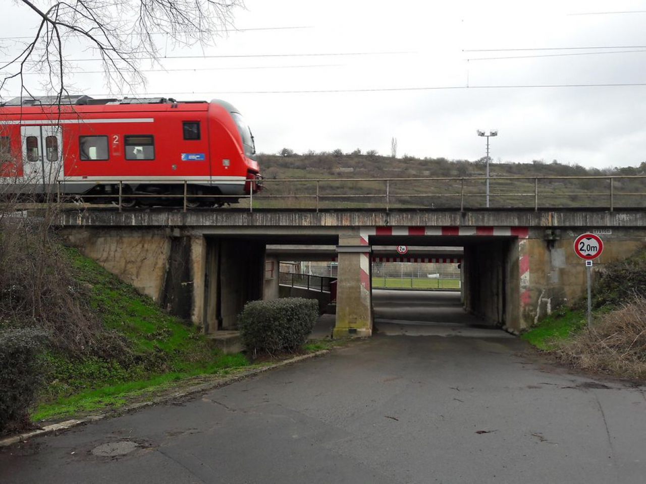 Die DB erneuert dieses Jahr zwei Eisenbahnbrücken in Marktbreit und Großmannsdorf