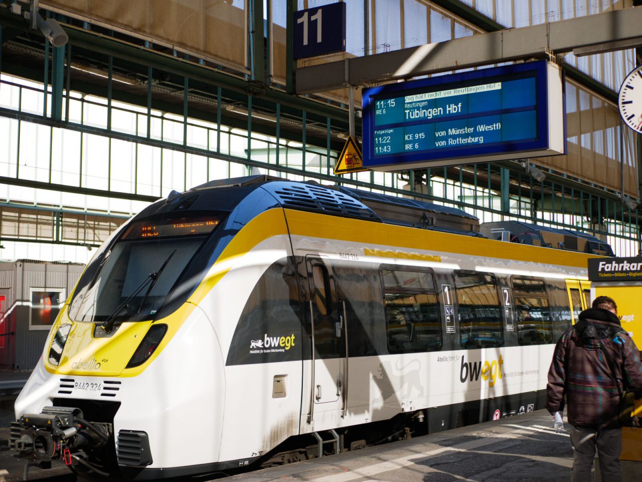 Regionalbahn im Hauptbahnhof Stuttgart