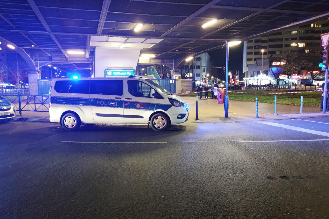 Polizeieinsatz am U-Bahnhof Kottbusser Tor in Berlin