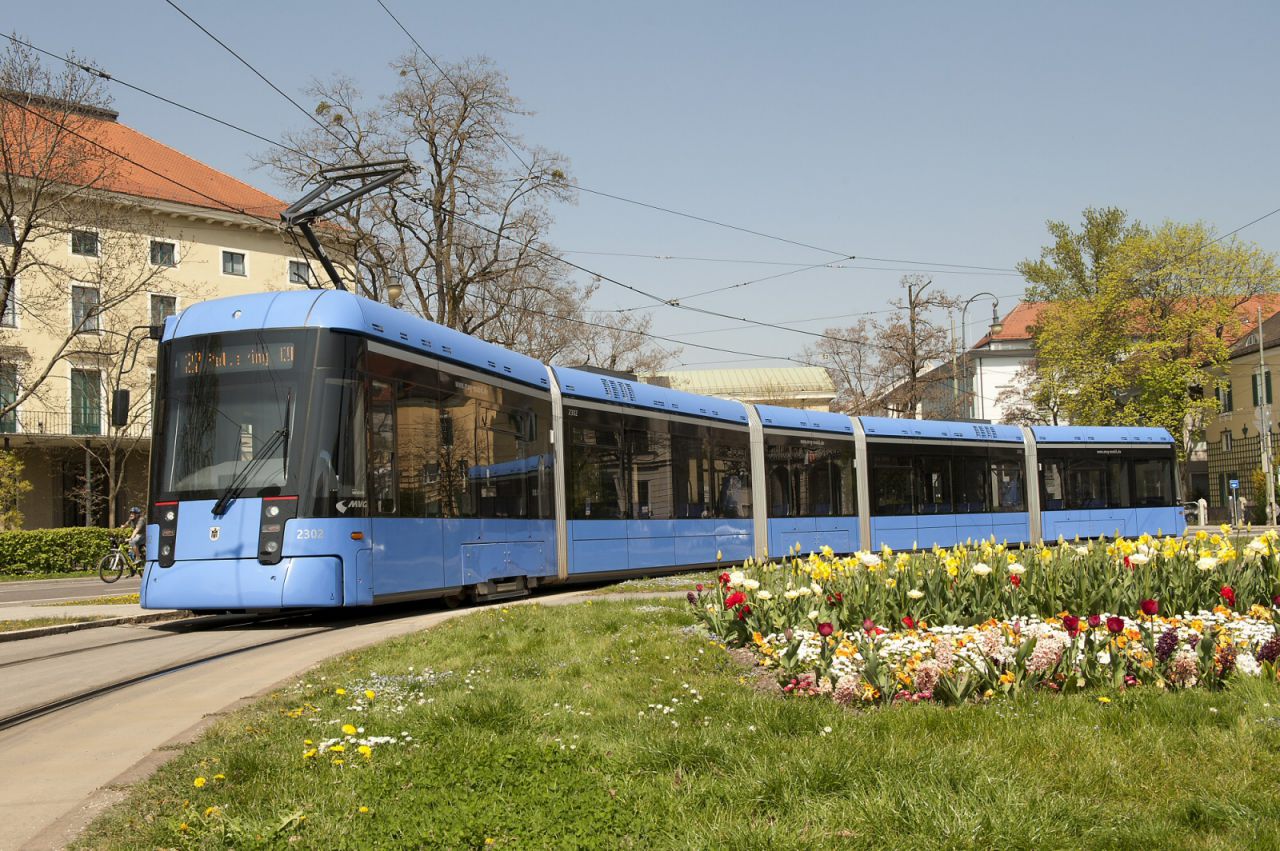 Tram Variobahn, Karolinenplatz in München